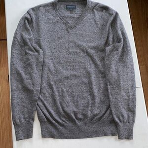 Men's Classic V-Neck Gray Sweater